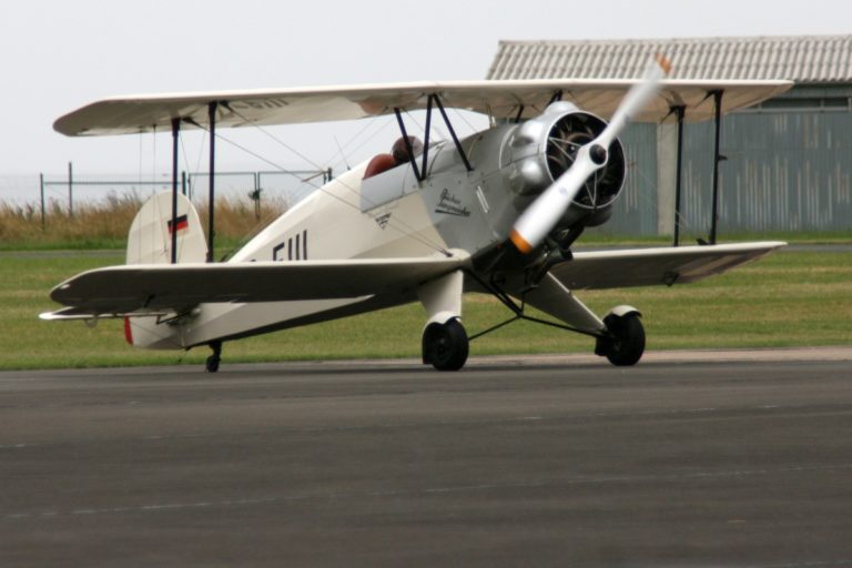 Geschichtsträchtiges Fly-In: Bücker-Treffen in Gera