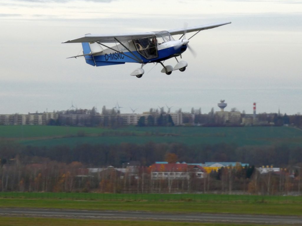Symbolbild: Ultraleichtflugzeug Skyranger im Flug